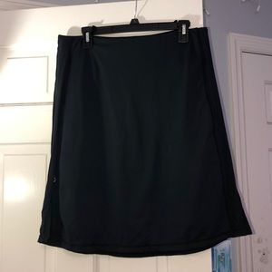 black golf skirt (never worn)